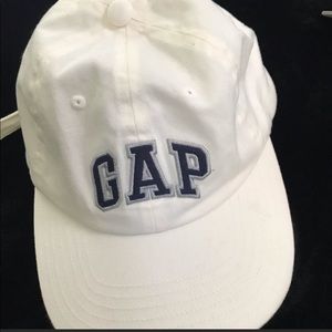 Women cap ( gap )
